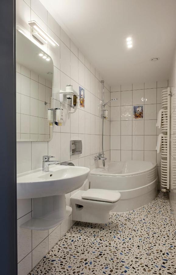 Hotel H12**** Cracovia Exterior foto